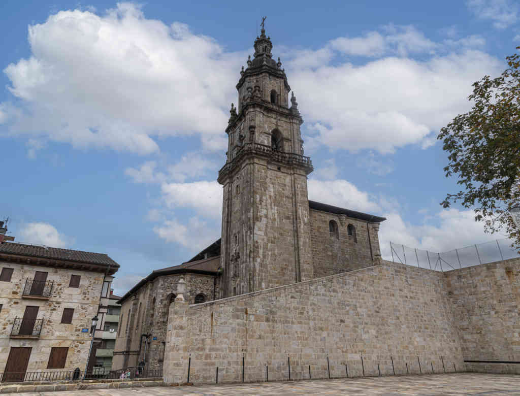 Vizcaya - Otxandio 09 - iglesia de Santa Marina.jpg